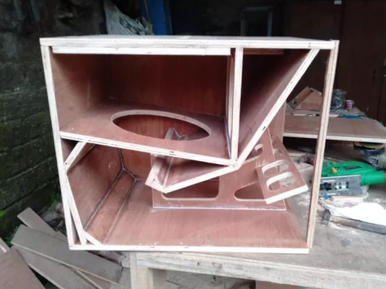Box Sound System Lapangan Terbaik CLA
